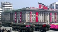朝鮮閱兵秀飛彈 專家：欺敵 誇大能力
