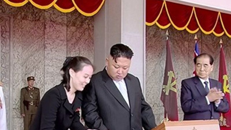 金與正被爆進朝鮮權力核心圈 高層見她全起立