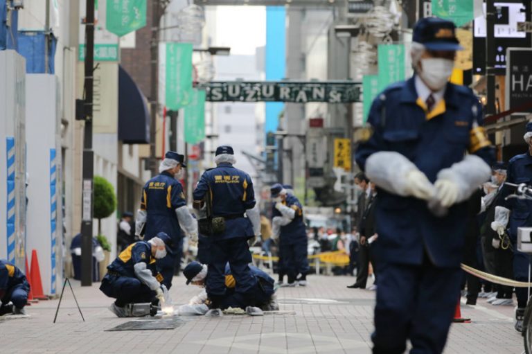 日本銀座街頭搶劫 2嫌搶走4千萬騎機車逃逸
