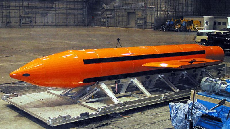 比“炸弹之母”更威武 美国会用巨无霸钻地弹炸朝鲜？