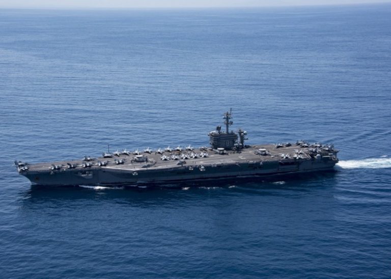 美軍：卡爾文森號打擊群與日本軍艦在菲律賓海演習