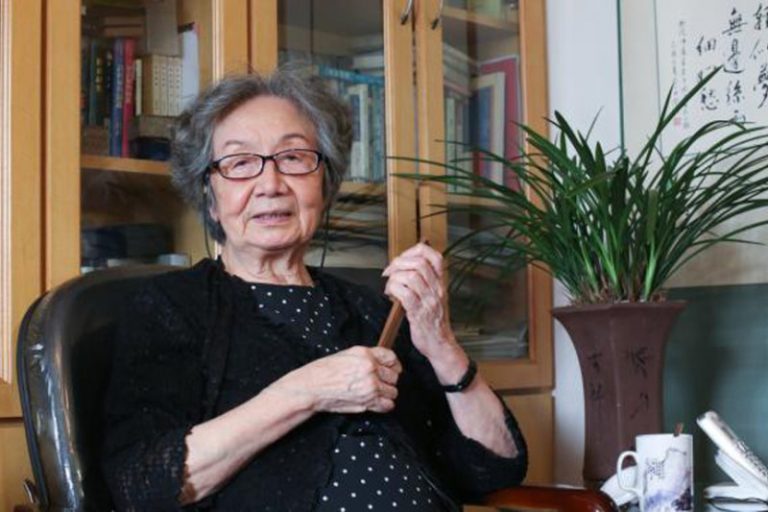她生逢亂世，少年喪母，中年喪女，丈夫被冤入獄，卻將人生過成了一首最美的詩