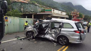 砂石車撞休旅車 宜蘭濱海公路5輕傷1重傷