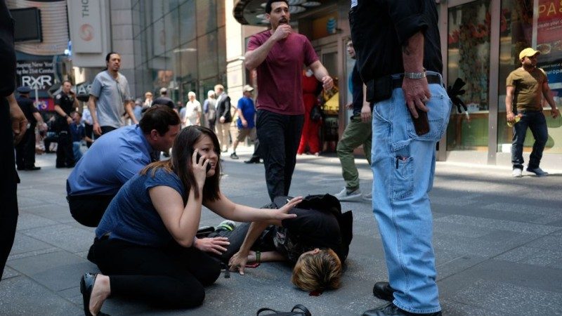 纽约时代广场汽车撞人 伤者含亚裔(高清组图)