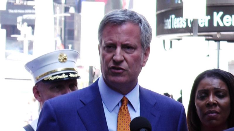 紐約市長：時代廣場汽車撞人非恐襲 18歲少女慘死