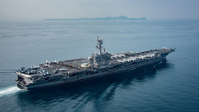 美两航母部署到位 专家：打朝鲜或不宣而战