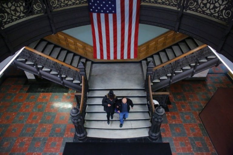 入籍美國 虛報領福利紀錄 華女被查罪 最高判刑150年