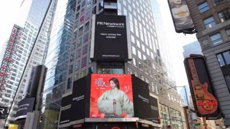 林志玲身穿漢服，霸屏紐約時代廣場！中斷400年的民族符號，正在被復興