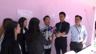 庆少时十岁 珊妮抵洛会粉丝吃霜淇淋