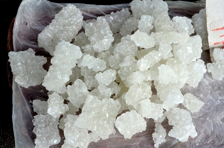 大塊的冰糖很難掰碎，教你一招，10秒就能搞定！