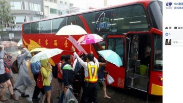 台湾中部大豪雨 台铁对号列车南下到彰化 北上到嘉义