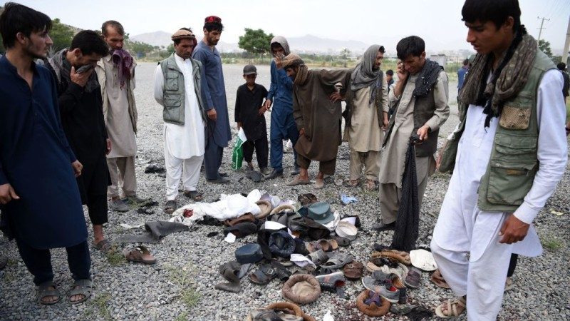 阿富汗葬礼传爆炸 126人死伤 残肢满地