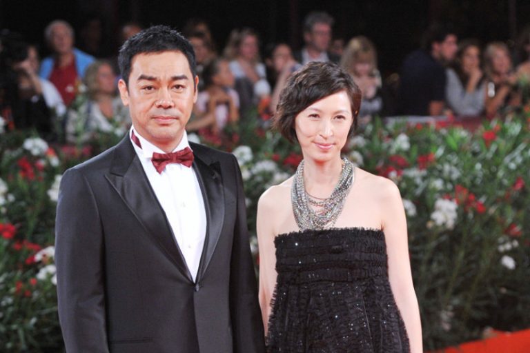 貴為影帝 卻甘為老婆買菜做飯 結婚19年無子 他們比一般人幸福！