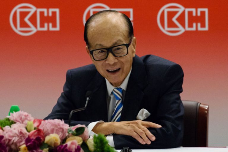 明年退休？李嘉誠回應 將交棒長子