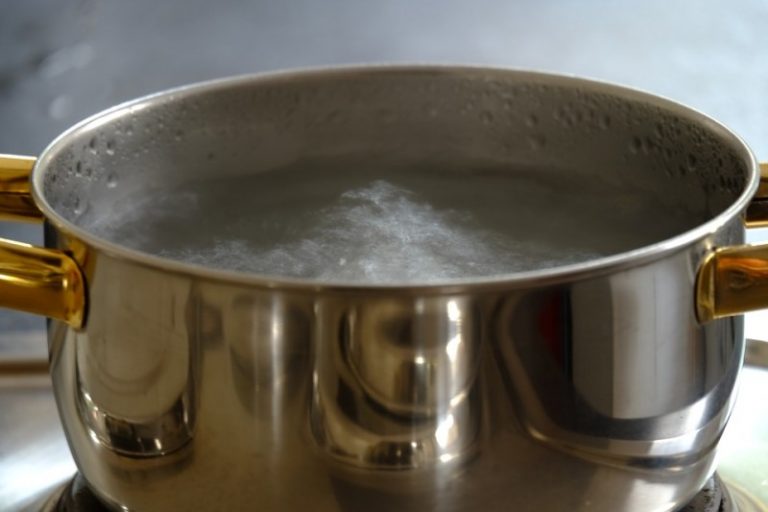 不鏽鋼鍋燒黑了怎麼辦？洗潔精裡加點它，煥然一新，黑印全都沒了