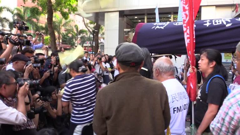 習訪港期間 港警涉嫌配合黑勢力阻止黃之鋒等示威