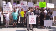 不满被骚扰 Airbnb房主市政厅抗议