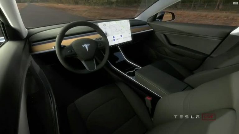 特斯拉Model3交車 訂單破50萬考驗台廠產能