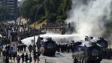 G20峰会场外10万人抗议 梅拉尼娅受困饭店