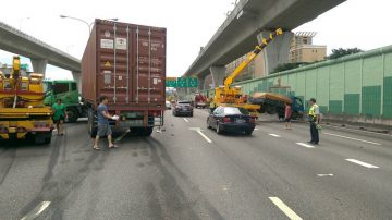 中山高北上連環車禍 1港女當場身亡2男受傷