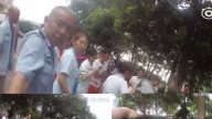 川警砸车窗救热晕女童 粗心母只痛车不关心人