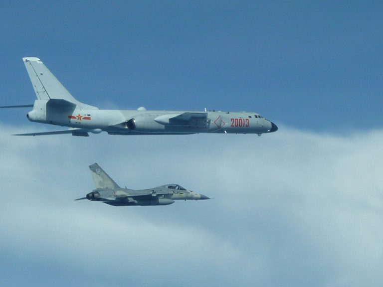 日監測中共10軍機飛越東海 台首發空拍照片