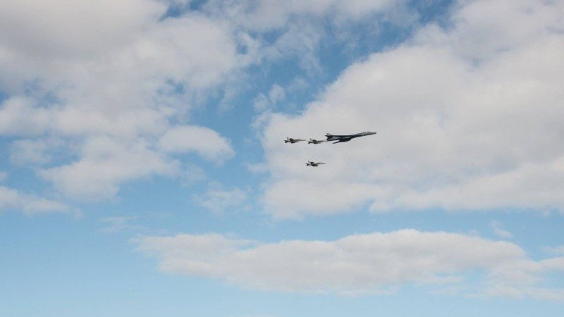 美澳軍演精銳盡出 B-1轟炸機編隊飛行