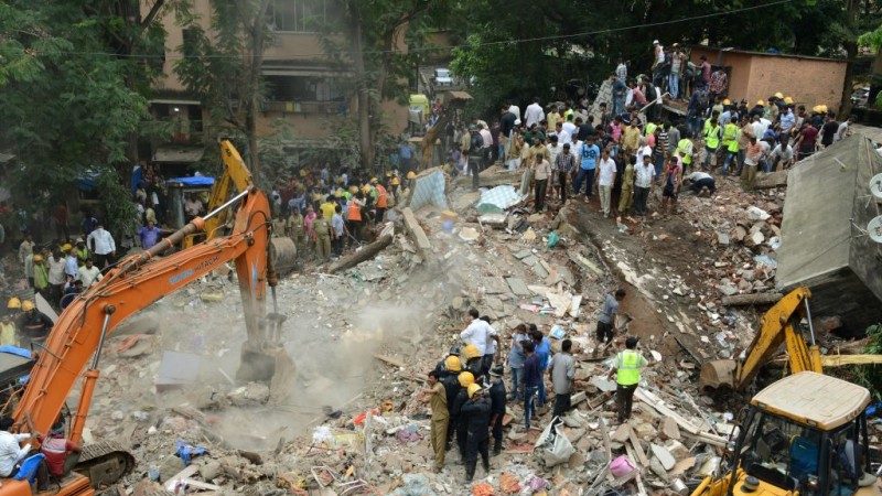 印度孟买建筑倒塌 9死约40人受困