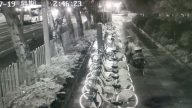 有仇怨？昆明蒙面女深夜持钢钉扎爆24辆公共单车轮胎