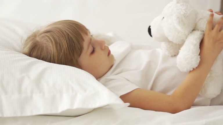最新研究：手機藍光會降低睡眠質量