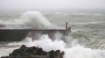 日本台风 “诺卢”出海 移向东北