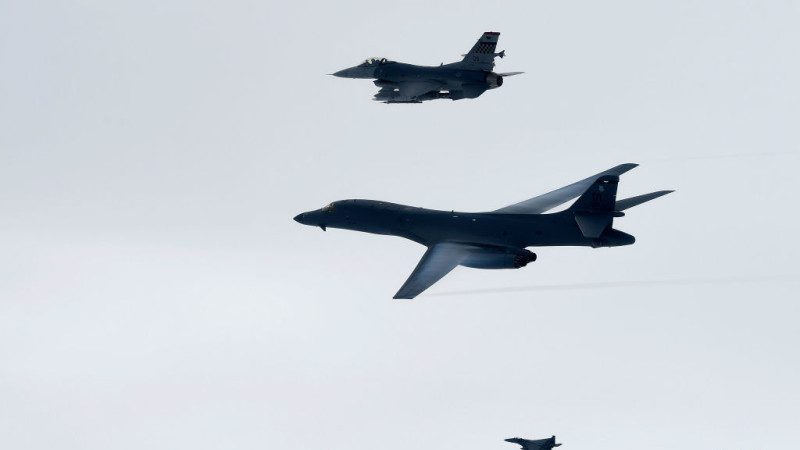 朝鮮恫嚇攻擊關島 美B-1B轟炸機飛越半島成常態