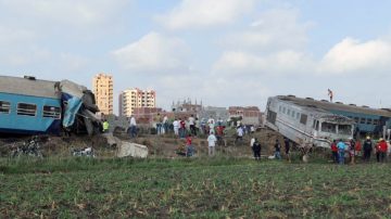 疑變軌錯誤 埃及火車相撞158人死傷