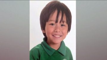 巴塞羅那汽車攻擊 英籍7歲男孩失蹤 家屬迫切尋人