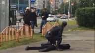 俄歹徒街上揮刀砍人 遭警開槍射殺