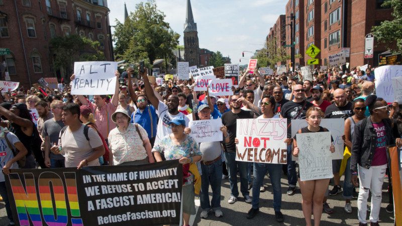 波士顿集会基本和平 川普赞扬警方及反仇恨言论