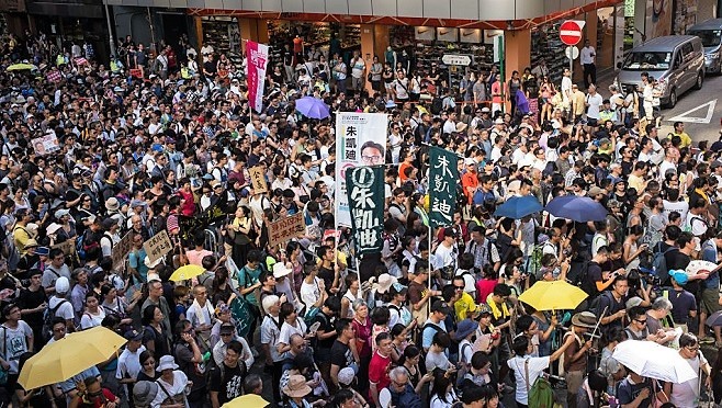 【禁聞】抗議「雙學三子」入獄  香港數萬人遊行