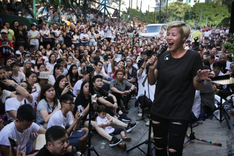 雙學三子被判監 香港歌后何韻詩：亂世要清醒