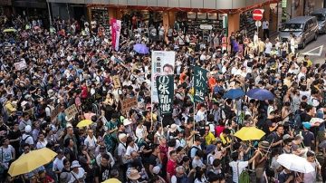 【今日点击】万人高喊反极权 香港重燃民主之火