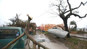 哈維颶風狂掃德州2死14傷 暴風雨將持續4天