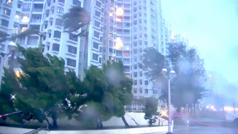 颱風帕卡襲擊港澳 航班取消