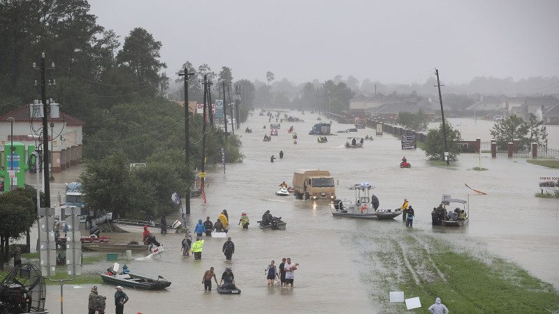 五百年一遇洪水冲击休斯顿，水库河堤全面告急！