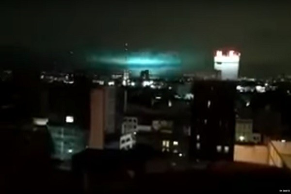 強震引發奇景 墨西哥暗夜驚現神秘藍綠光