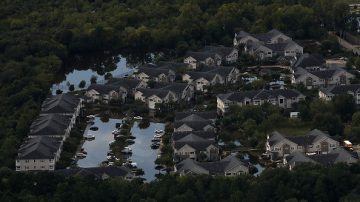 不堪重负？哈维带来超大雨量 休斯敦地陷2厘米