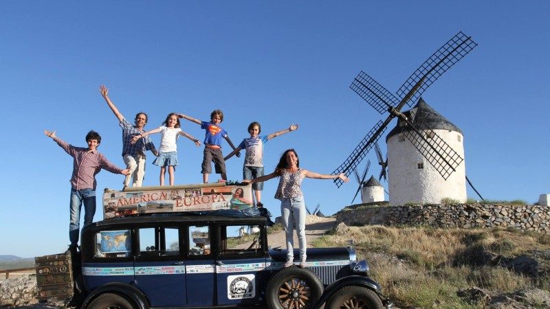 阿根廷夫妇周游5大洲17年 旅途生4个小孩 见闻编成书赚旅费