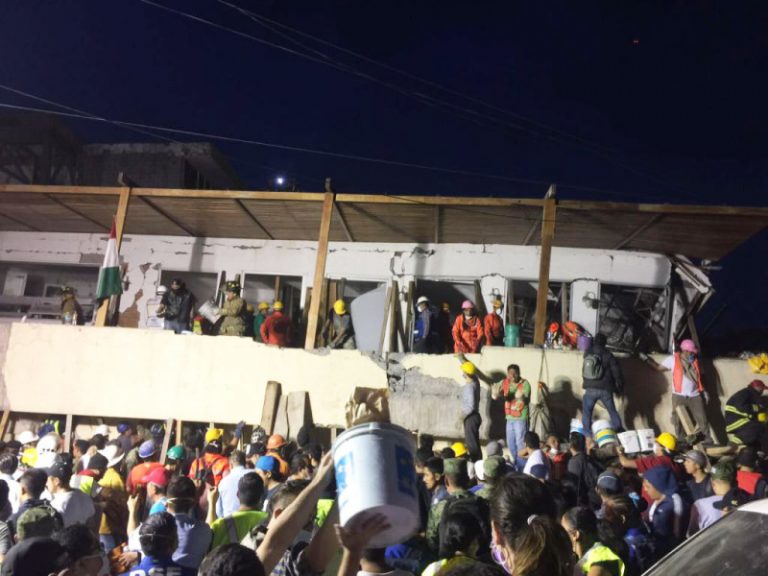 墨西哥強震小學坍塌 殘壁夾縫救童 已知21孩童身亡(視頻)