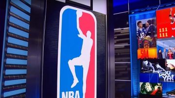 美国NBA警告球员 演奏国歌须站立 违者惩戒