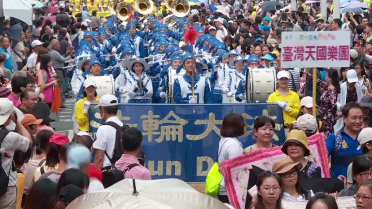 淡水環境藝術節踩街遊行 天國樂團受矚目