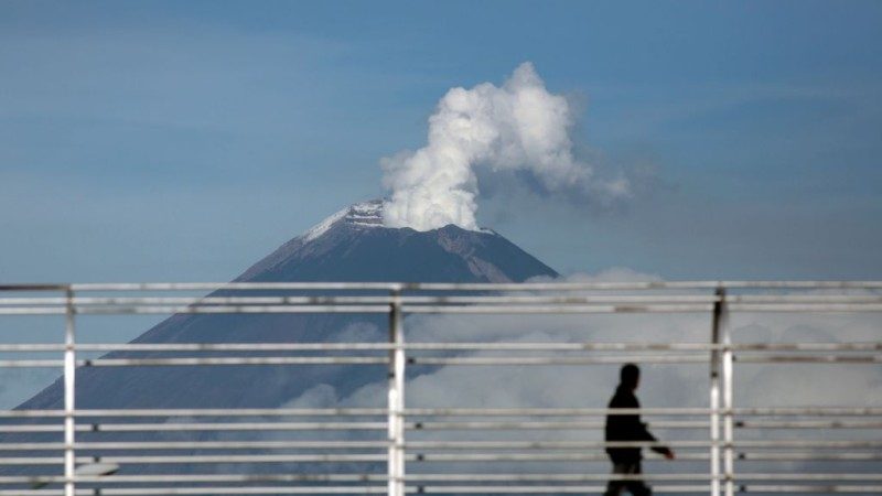 墨西哥火山大爆發 熔岩噴至2公里高(視頻)