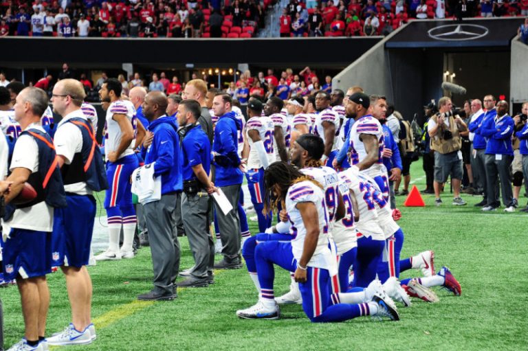 NFL或擬制定規則：聽國歌都要站立